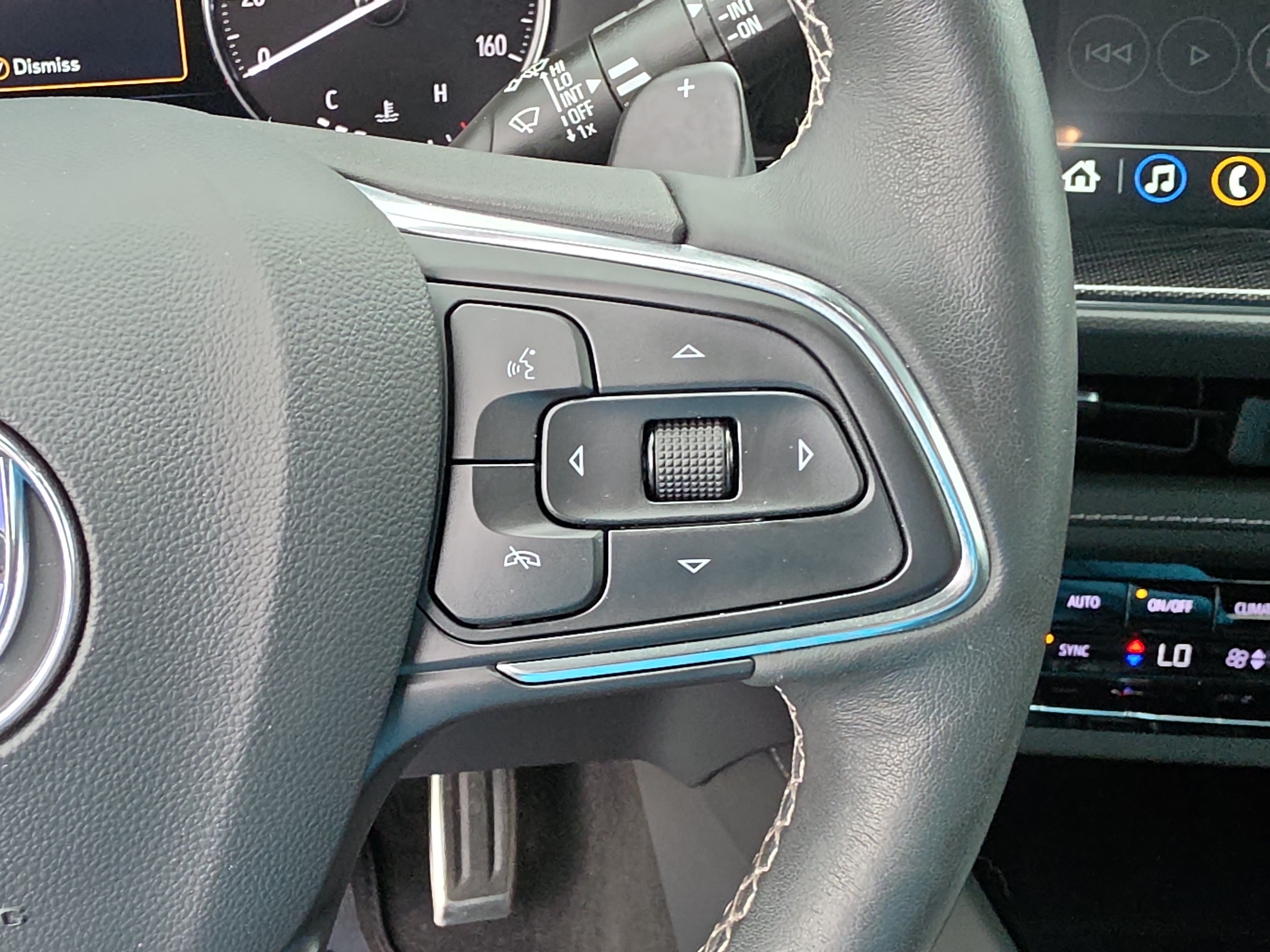 Used 2023 Buick Envision Essence w/ Sport Touring Package FWD image 32