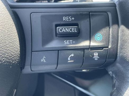Used 2024 Nissan Pathfinder SV FWD image 22