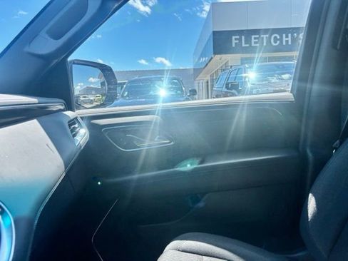 Used 2021 GMC Yukon XL SLE AWD/4WD image 13