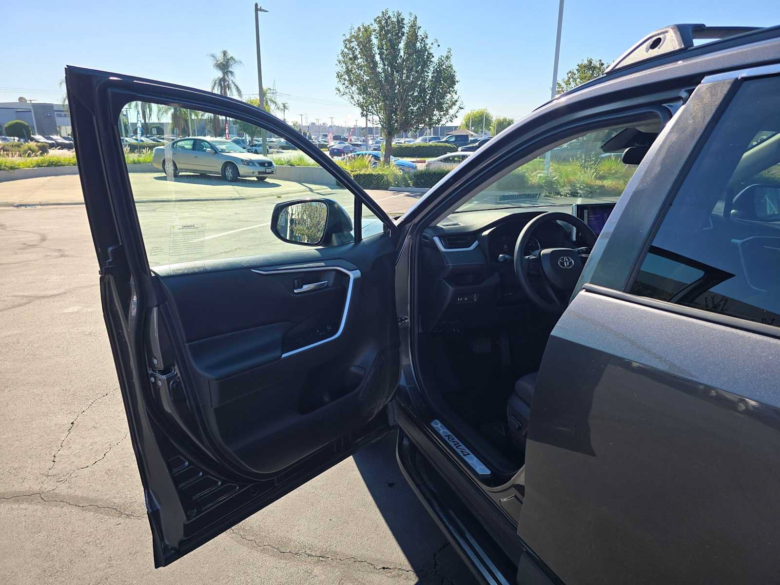 Used 2023 Toyota RAV4 XLE AWD/4WD image 18
