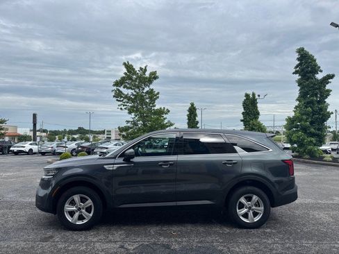 Used 2023 Kia Sorento LX AWD/4WD image 13