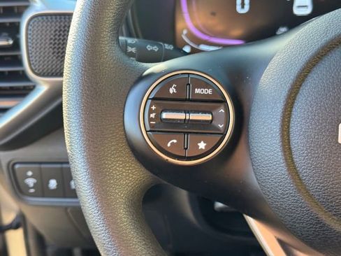Certified 2025 Kia Soul LX image 25