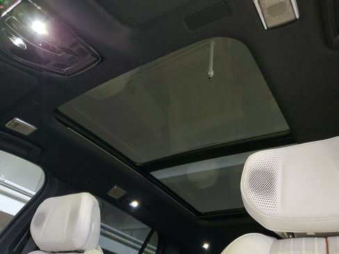 New 2027 Cadillac Vistiq Luxury AWD/4WD image 18