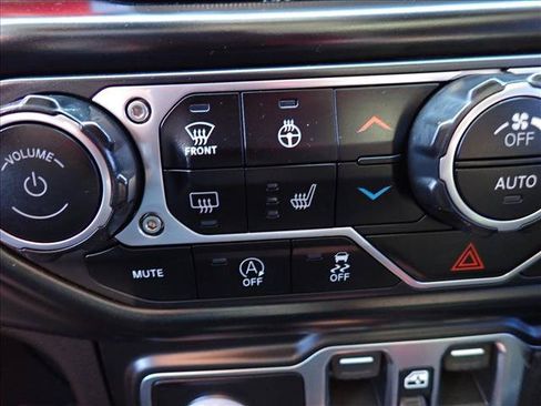 Used 2021 Jeep Gladiator Rubicon w/ Cold Weather Group AWD/4WD image 18
