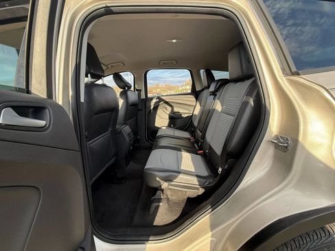 Used 2018 Ford Escape SE w/ SE Sport Appearance Package image 10