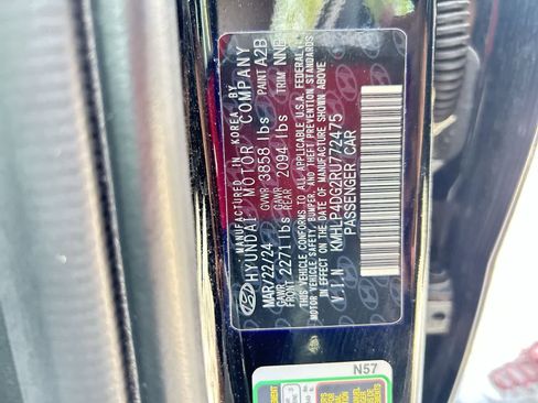Used 2024 Hyundai Elantra Limited FWD image 2