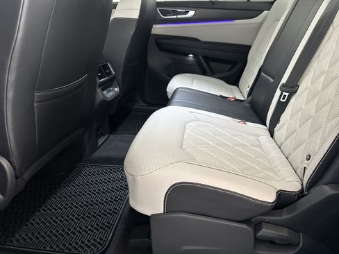 Used 2024 Volkswagen Atlas Cross Sport SEL Premium R-Line image 33