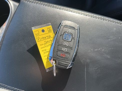 Used 2019 Lincoln Nautilus Reserve image 22