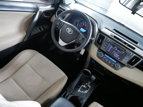 Used 2015 Toyota RAV4 XLE AWD/4WD image 9