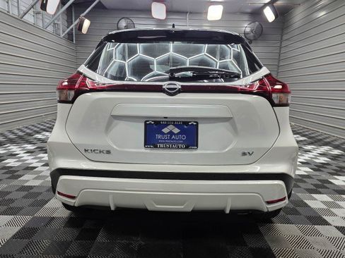 Used 2024 Nissan Kicks SV FWD image 7