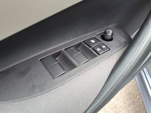 Used 2025 Toyota Corolla LE image 17