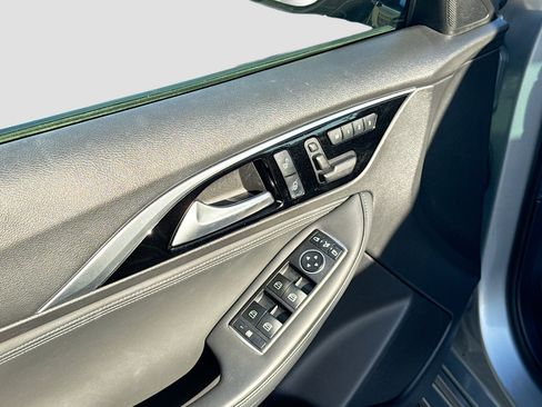 Used 2019 INFINITI QX30 image 18