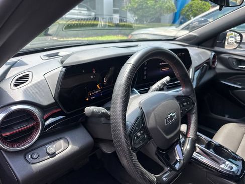 Used 2025 Chevrolet Trax RS w/ Sunroof Package FWD image 8