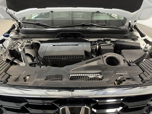 Used 2024 Honda Pilot Touring image 9