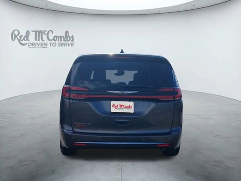 Used 2023 Chrysler Pacifica Touring-L image 4