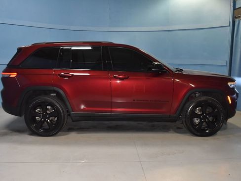 Used 2023 Jeep Grand Cherokee Altitude AWD/4WD image 21