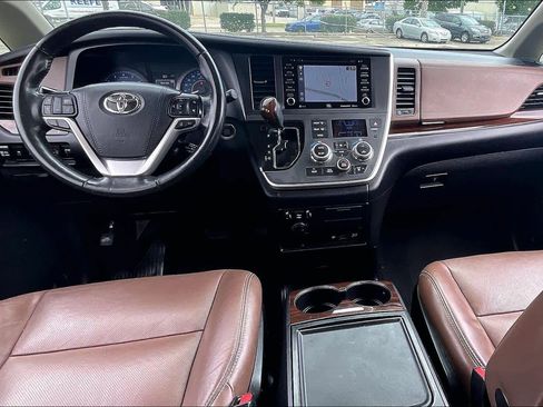 Used 2020 Toyota Sienna Limited Premium FWD image 26