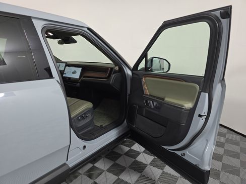 Used 2023 Rivian R1T Adventure AWD/4WD image 18