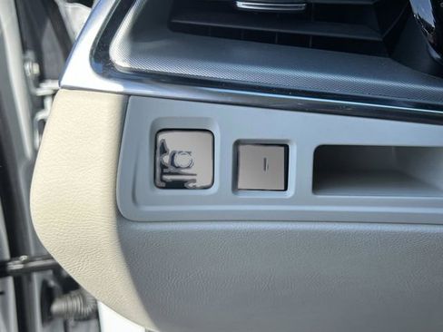 Used 2020 Cadillac XT5 Premium Luxury image 31