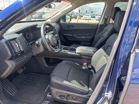 Used 2025 Nissan Pathfinder SV FWD image 6