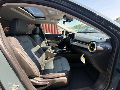 New 2026 Chevrolet Trax LT w/ Sunroof Package FWD image 27