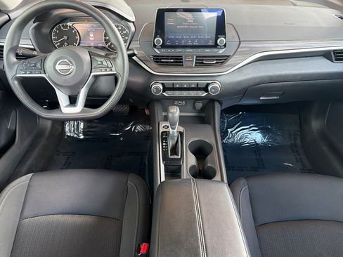 Used 2025 Nissan Altima 2.5 SV FWD image 15