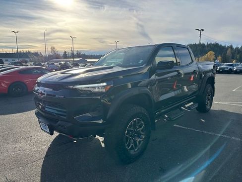 Used 2025 Chevrolet Colorado ZR2 w/ Technology Package image 7