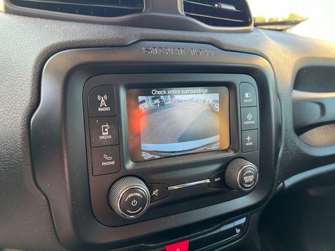 Used 2015 Jeep Renegade Latitude w/ Popular Equipment Group FWD image 16