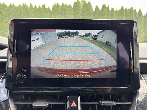 Used 2025 Toyota Corolla LE FWD image 27