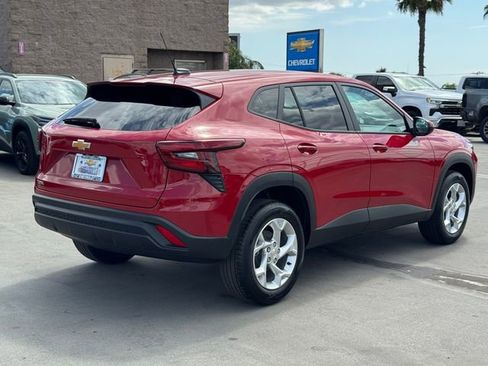 New 2026 Chevrolet Trax LS w/ LS Convenience Package FWD image 5