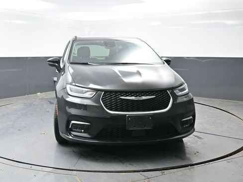 Used 2023 Chrysler Pacifica Touring-L image 8
