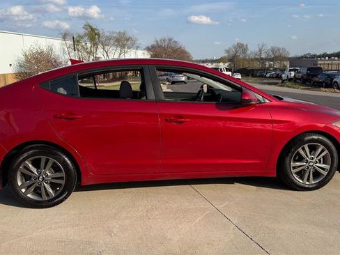 Used 2017 Hyundai Elantra SE image 6