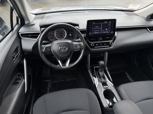 Certified 2022 Toyota Corolla Cross LE w/ Moonroof Package image 14