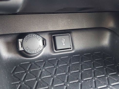 Used 2021 Toyota RAV4 XLE w/ Convenience Package image 19