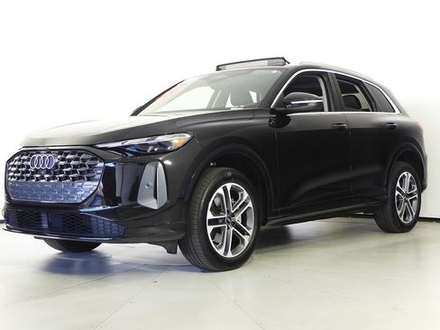 Used 2025 Audi Q5 Premium w/ Convenience Package AWD/4WD image 2