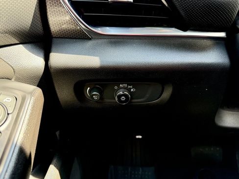 Used 2023 Chevrolet Traverse Premier image 27