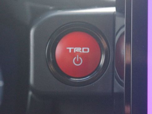 Used 2025 Toyota Tacoma TRD Sport AWD/4WD image 10
