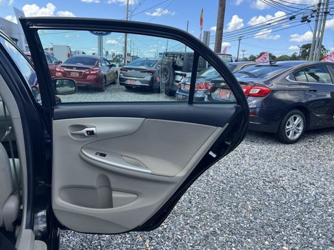 Used 2012 Toyota Corolla LE FWD image 17