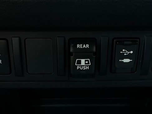 Used 2018 Toyota Tacoma TRD Off-Road AWD/4WD image 29