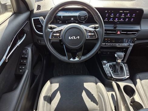 Used 2025 Kia Seltos EX AWD/4WD image 12