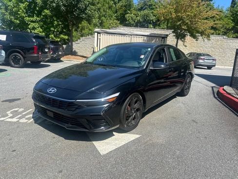 Used 2024 Hyundai Elantra Limited FWD image 3