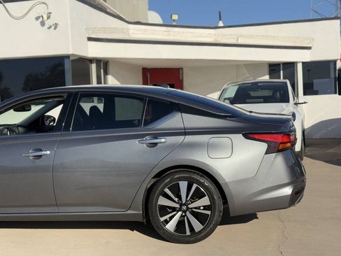 Used 2020 Nissan Altima 2.5 SL FWD image 7