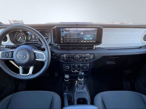 Certified 2025 Jeep Wrangler Unlimited Sahara w/ Safety Group image 9