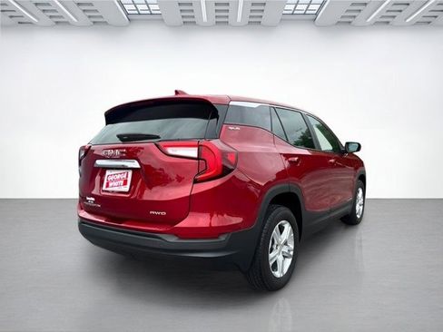 Used 2023 GMC Terrain SLE image 4