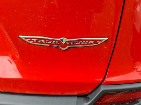 Used 2019 Jeep Cherokee Trailhawk w/ Comfort/Convenience Group AWD/4WD image 12