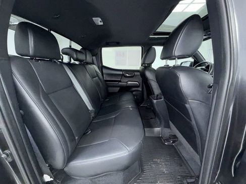 Certified 2018 Toyota Tacoma Limited AWD/4WD image 17