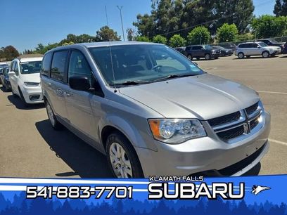 Used 2018 Dodge Grand Caravan SE w/ UConnect Hands-Free Group