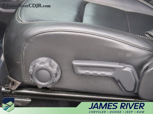 Used 2023 Jeep Wrangler Unlimited Sahara image 23