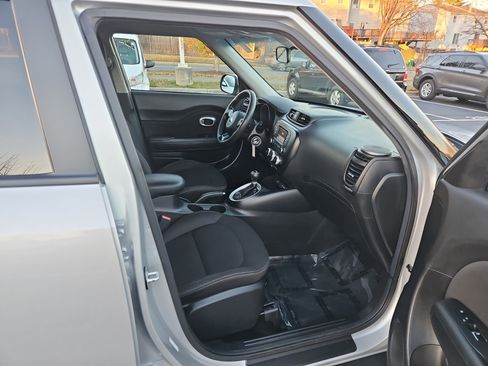 Used 2019 Kia Soul image 28