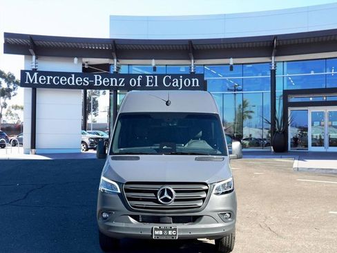 Used 2025 Mercedes-Benz Sprinter 2500 image 2